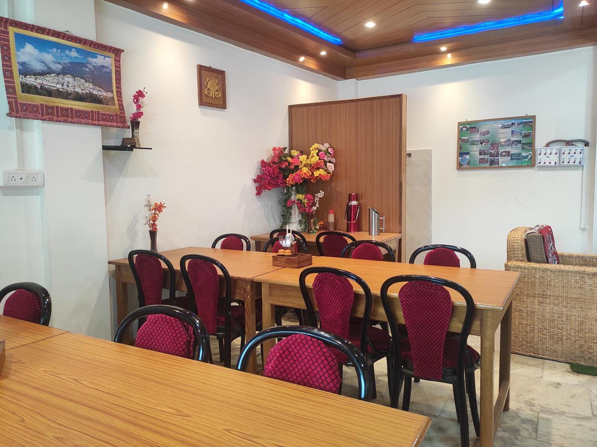 Hotel Tawang Regency Eksteriør bilde