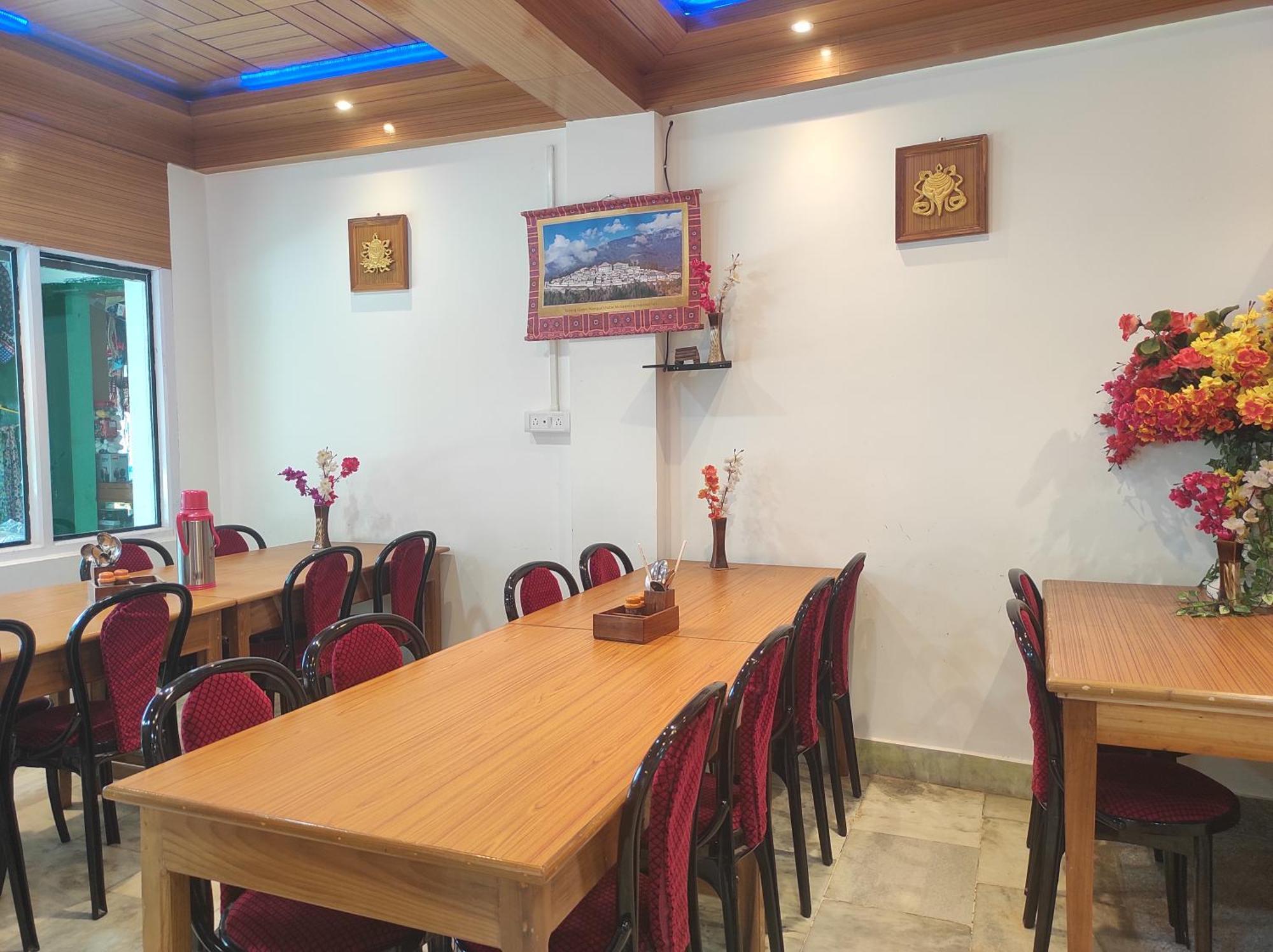Hotel Tawang Regency Eksteriør bilde
